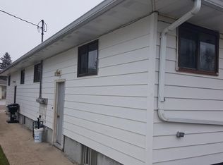 1401 3rd Ave NW APT 2, Jamestown, ND 58401