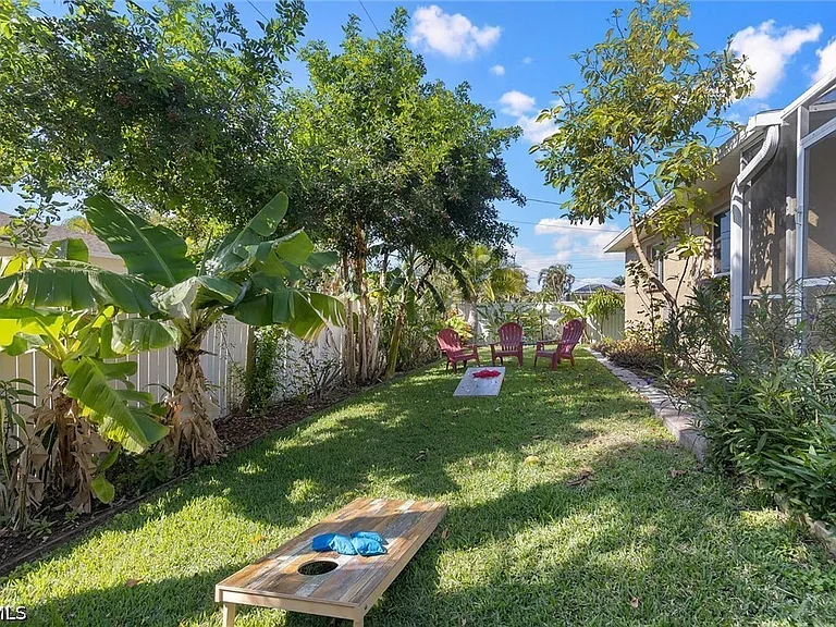 4810 SW 25th Pl — Photo 9