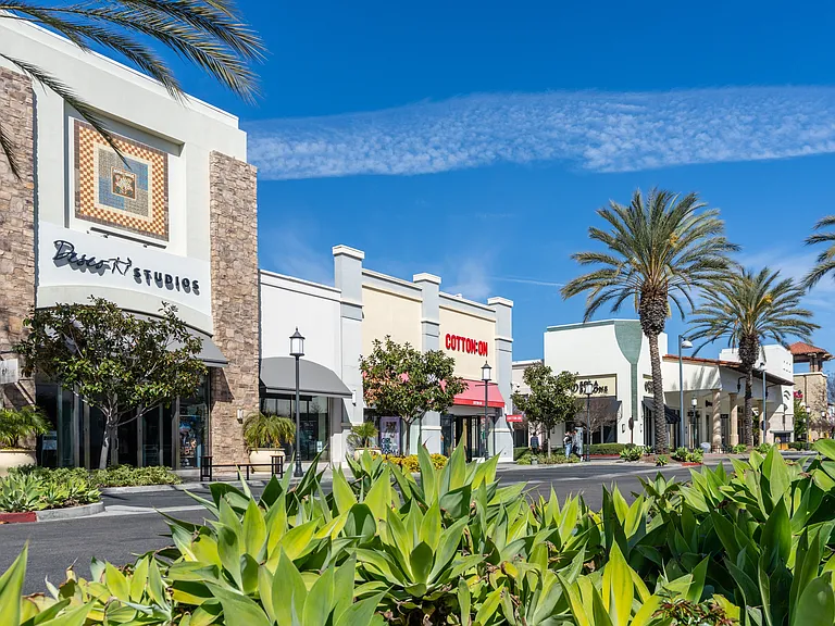 Axis at Millenia Townhomes — Photo 35