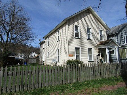 2nd image of 626 W Walnut St