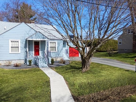 5th image of 137 Bay State Rd