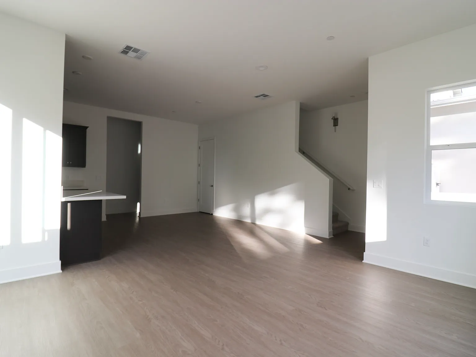 4 bed, 1696 sqft, $3,800 — Photo 3