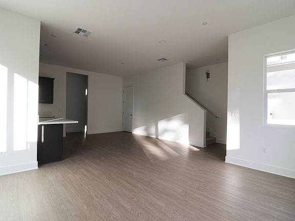 3rd image of 326 Cerro Ln