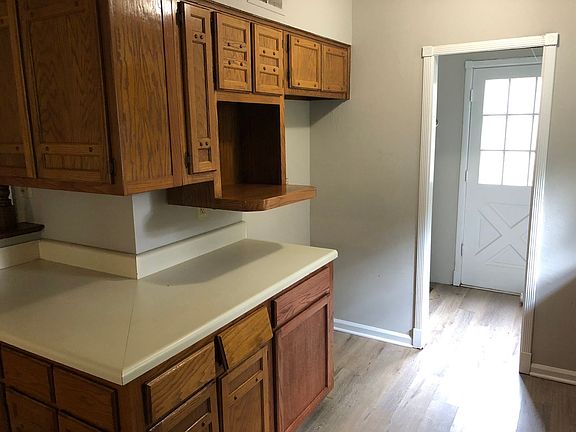 4th image of 8168 Elmbrook Dr