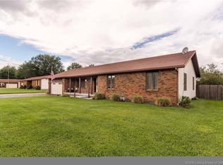 70 Northfield Dr, Scottsburg, IN 47170