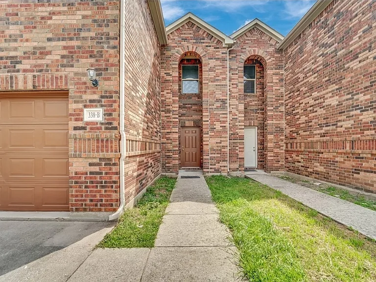338 Castleridge Dr #B — Photo 1