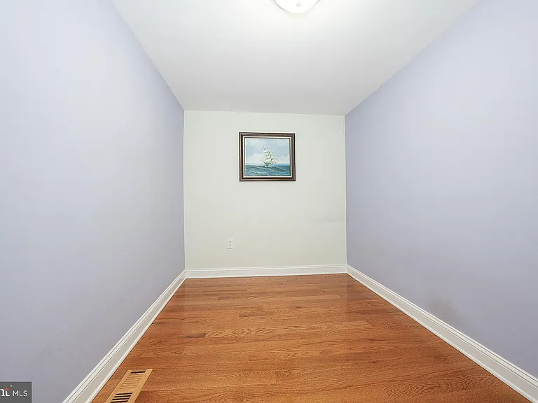 1916 S Alder St — Photo 26