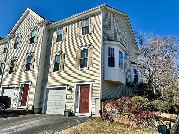 33 Daffodil Ct #33, South Grafton, MA 01560