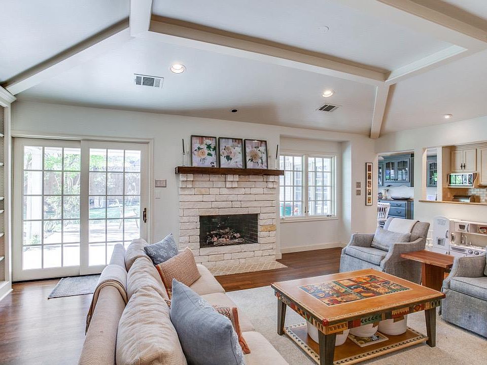Large bright great-room with plenty built ins.