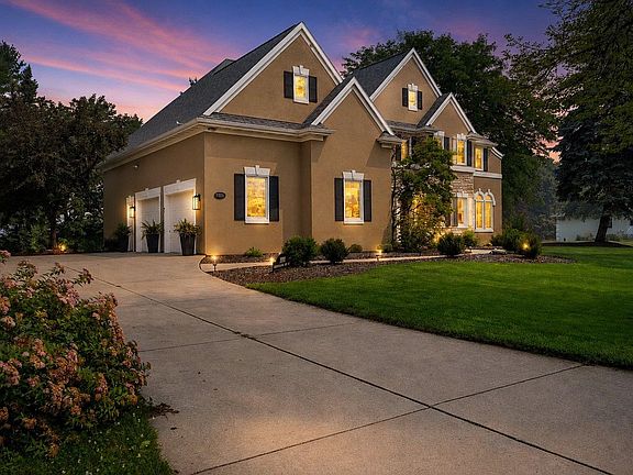 2nd image of 1111 Huntington Way #3