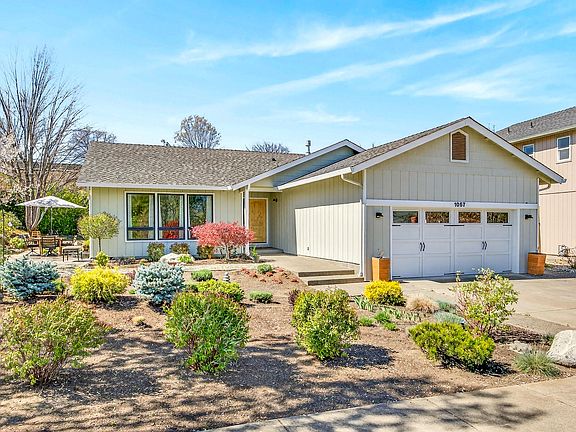 2nd image of 1057 Oak Knoll Dr