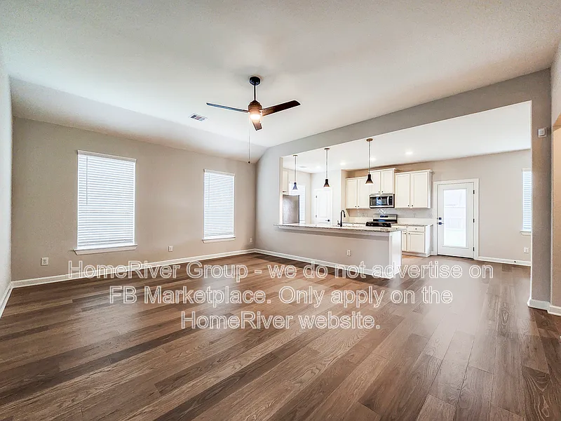 4 bed, 2.0 bath, 1819 sqft, $2,695 — Photo 2