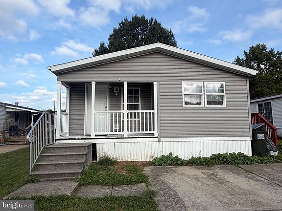 3rd image of 3410 Honeysuckle Ln