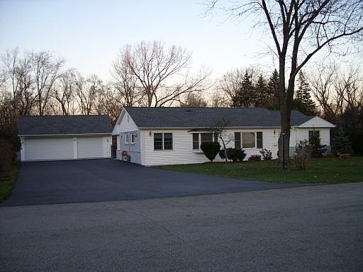 1st image of 380 Hawthorn Ln