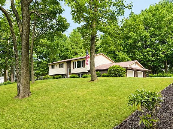 2nd image of 525 Pinewood Rd