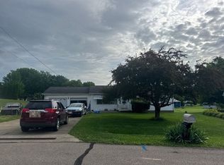 2954 Newton Dr, Zanesville, OH 43701