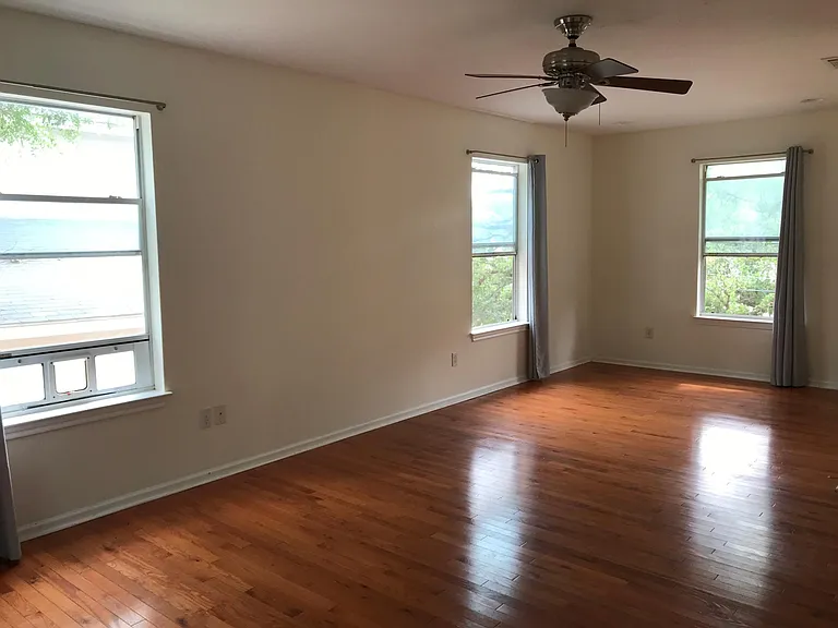 1405 Deloney St — Photo 3