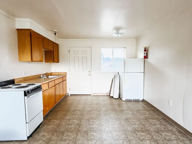 880 W Murray Rd — Photo 5