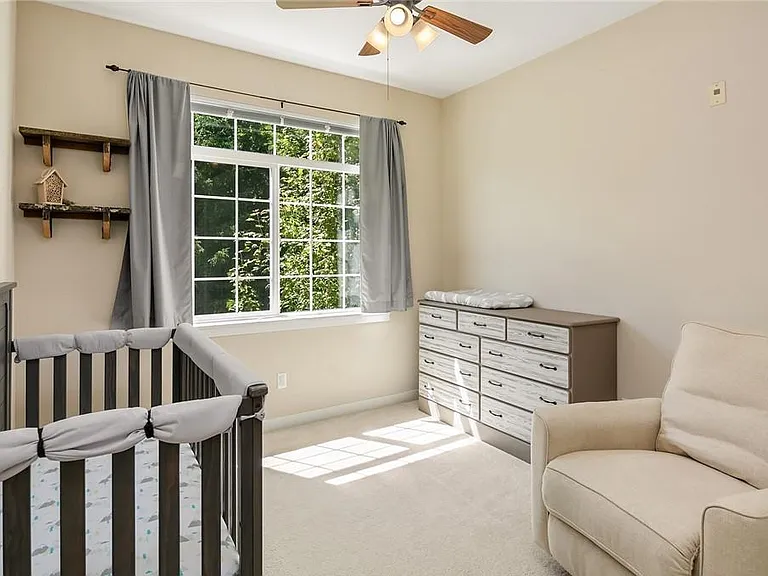 2nd bedroom with closet