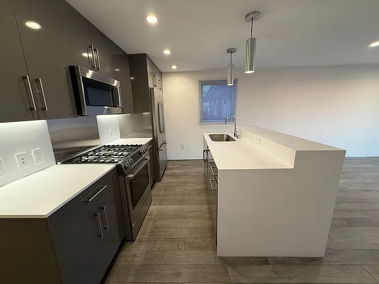 1309 S Ocean Front Walk #A — Photo 18
