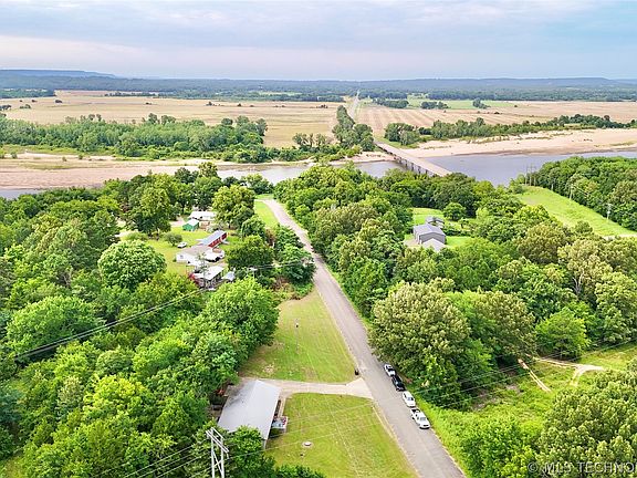 4th image of 110 N Old State Highway 2