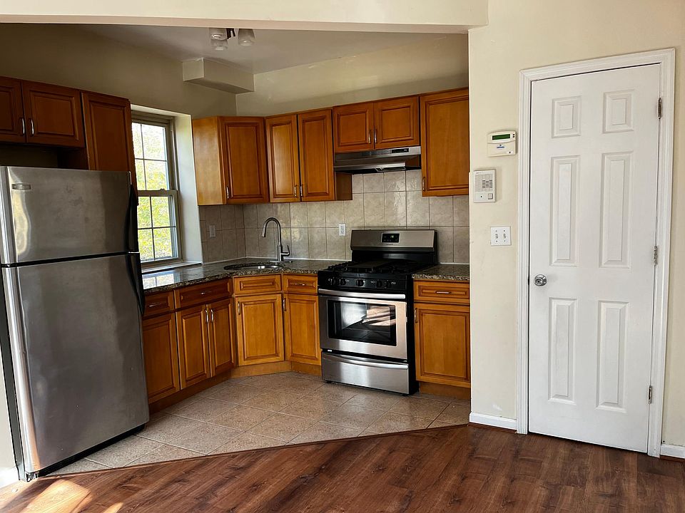 1st image of 2901 Bronxwood Ave Floor 2