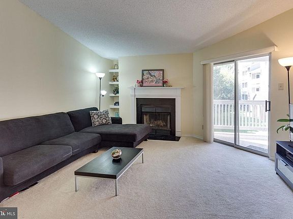 2nd image of 1533 Lincoln Way APT 303