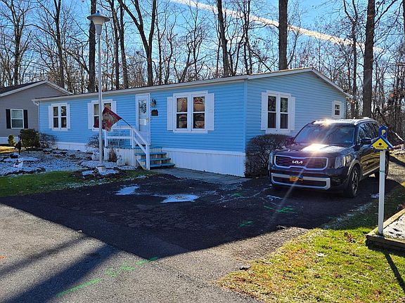 3rd image of 727 Dogwood Dr