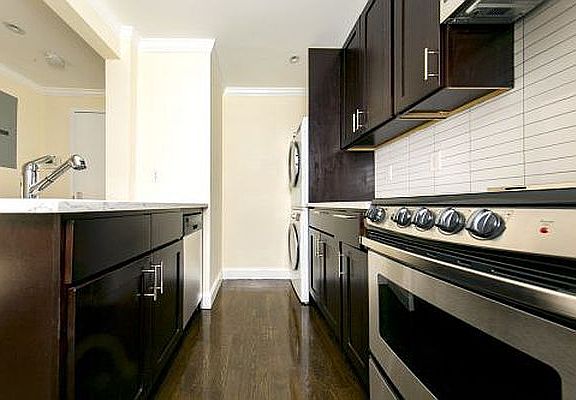 2nd image of 447 E 9th St APT 2