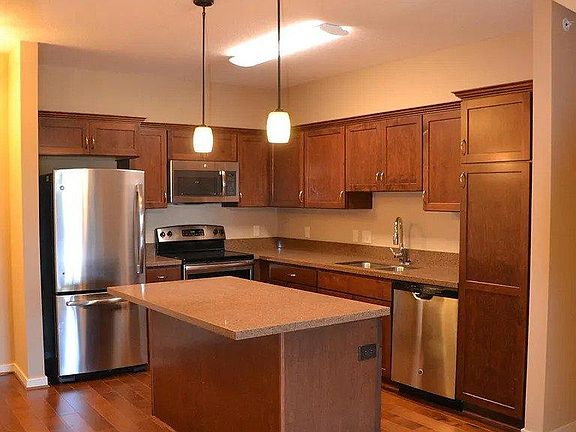 2nd image of 360 Superior Blvd #360