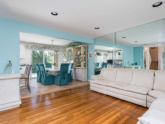 4th image of 260 W End Ave