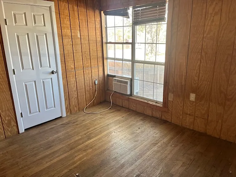 4239 SW 9th Ave — Photo 3