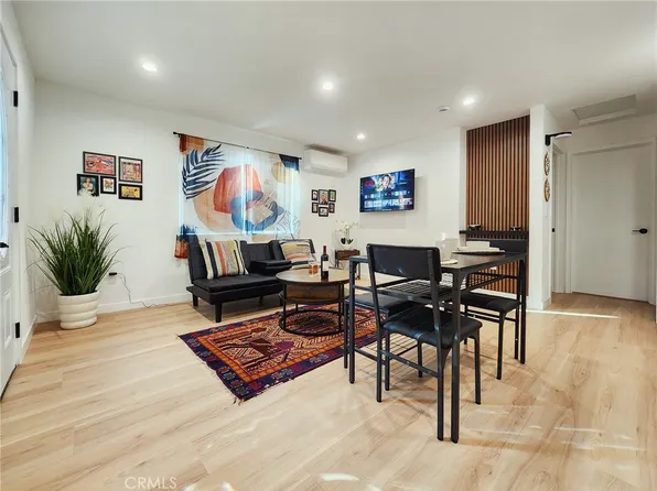 22131 Bassett St, Canoga Park, CA 91303