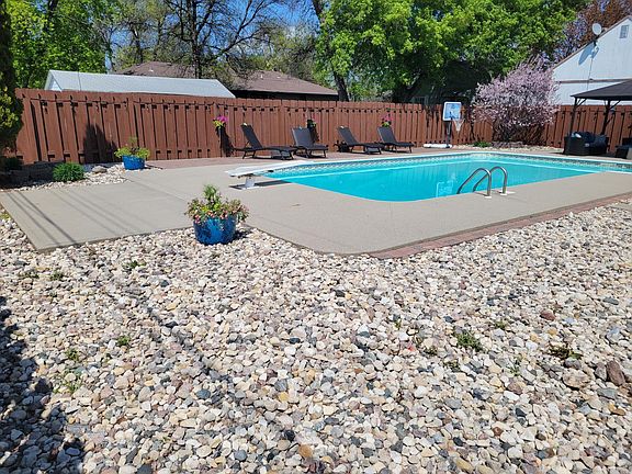 5th image of 715 12th St N