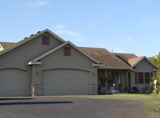 803 McCutcheon Rd, Hudson, WI 54016