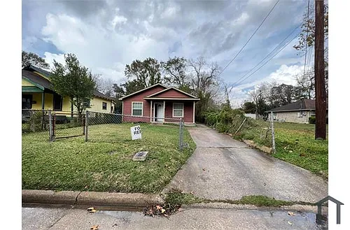 795 Devilleneuve St Photo 1