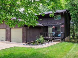 9398 Bassett Ln, North Royalton, OH 44133