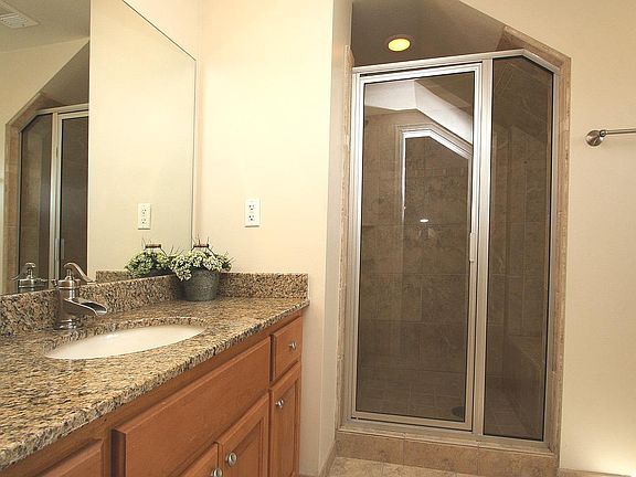 Upstairs Private Bathroom