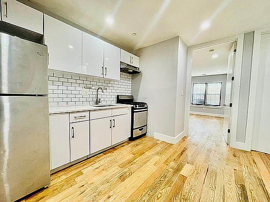 1st image of 586 Bainbridge St #1H