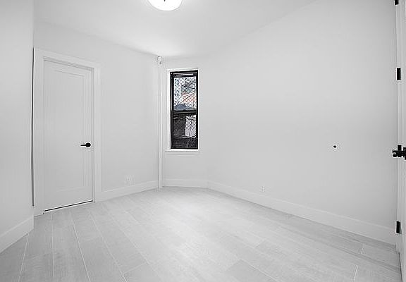 5th image of 423 E 77th St APT 5D