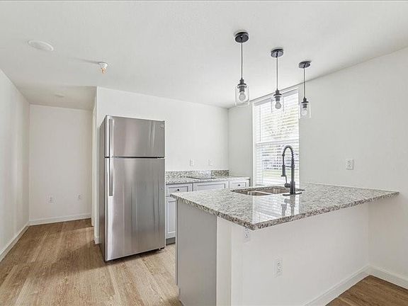 4th image of 905 74th St #2