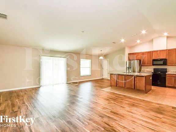 3rd image of 2743 Gramercy Dr