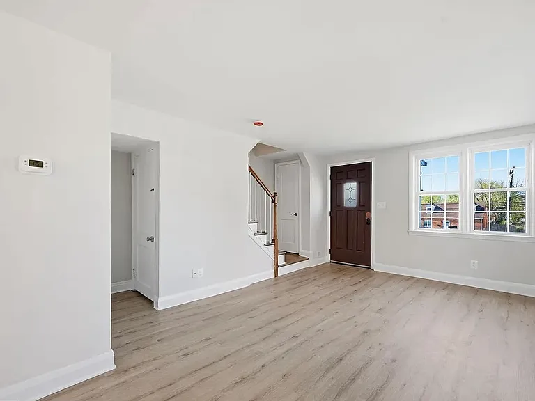 308 Georgia Ave NE — Photo 11