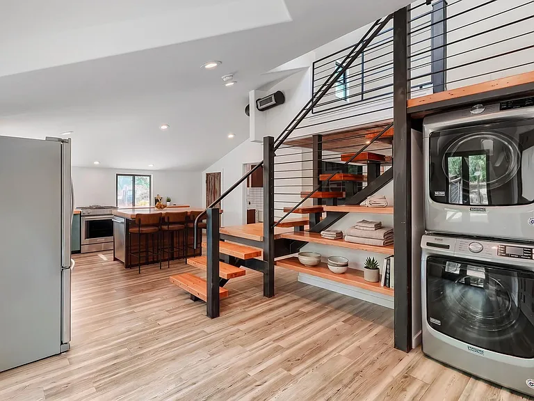 1321 W San Antonio St — Photo 11