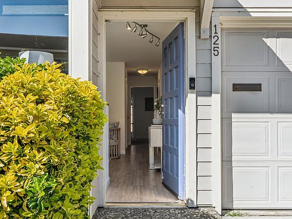 3rd image of 125 Mariner Green Ct