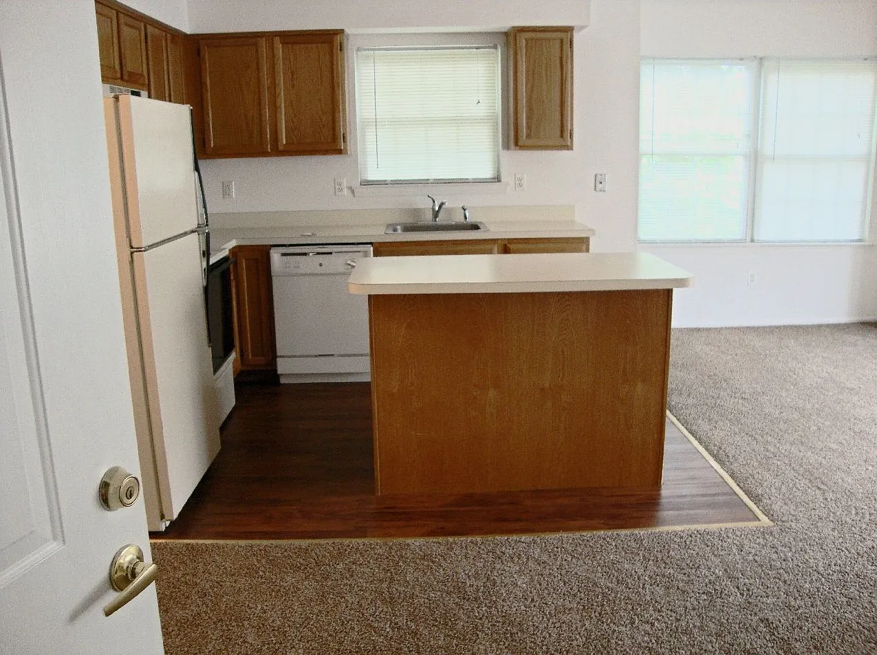 Woodbridge at Farmingdale Apartments — Photo 3