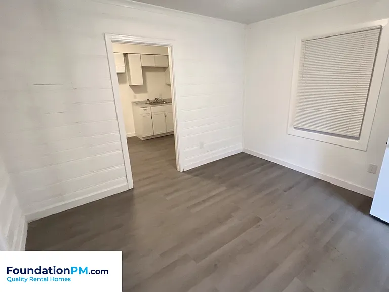 2773 Waverly Ave — Photo 10