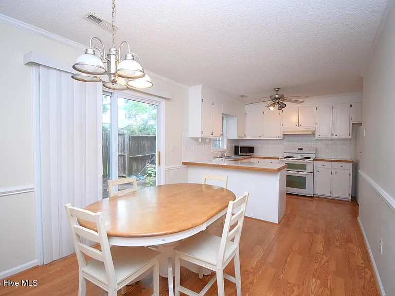 2325 Vineyard Dr #C3 — Photo 7