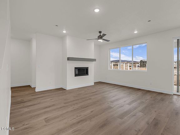 5th image of 7054 Woods Rose Dr