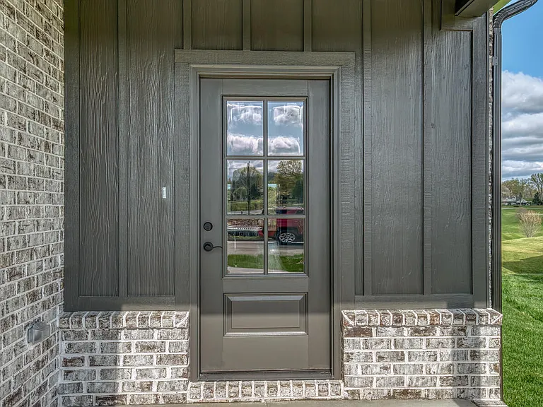 313 Monroe Dr — Photo 4